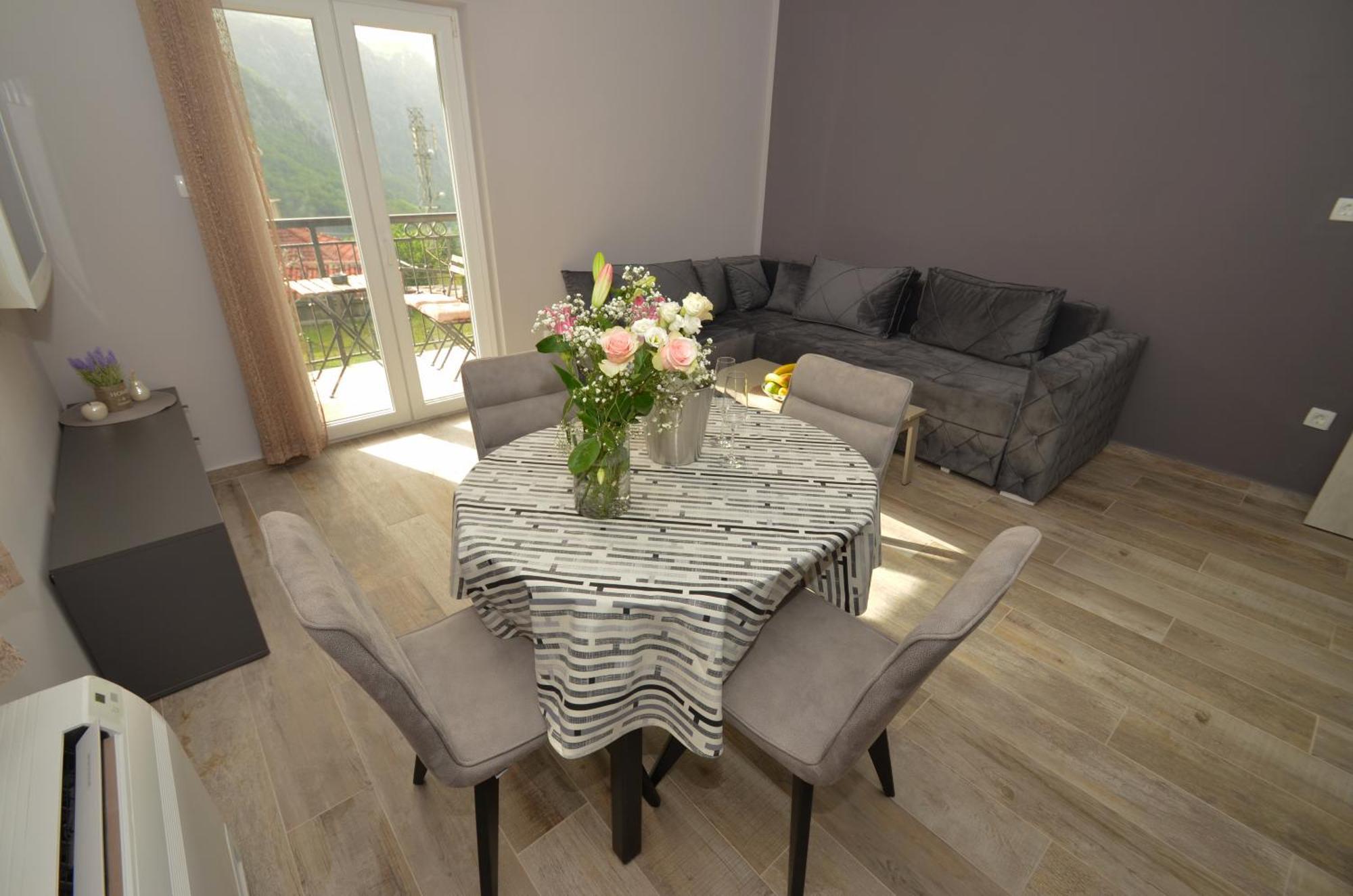 Apartments Orizzonte With Beautiful View Of The Bay Cattaro Esterno foto