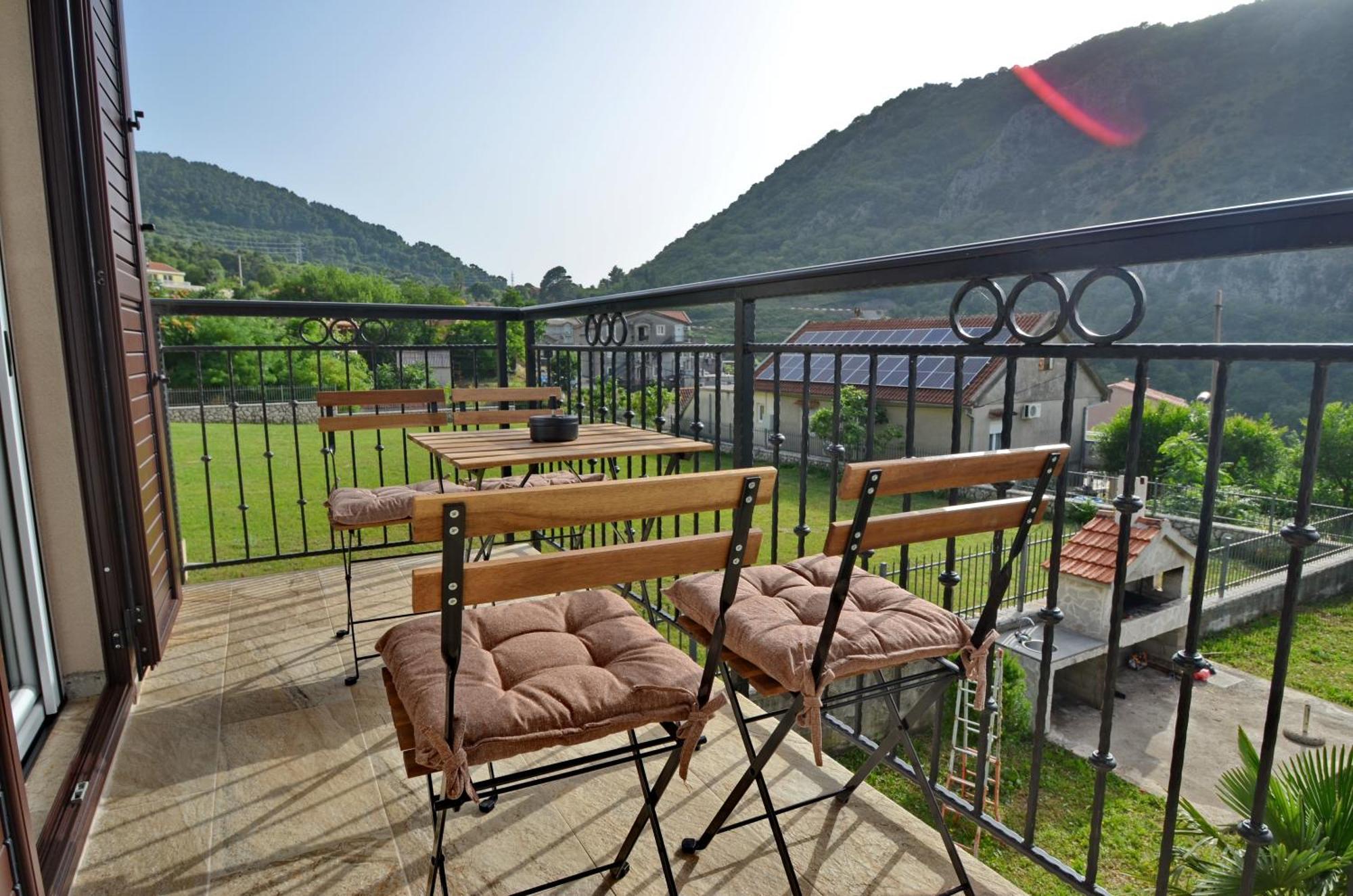 Apartments Orizzonte With Beautiful View Of The Bay Cattaro Esterno foto