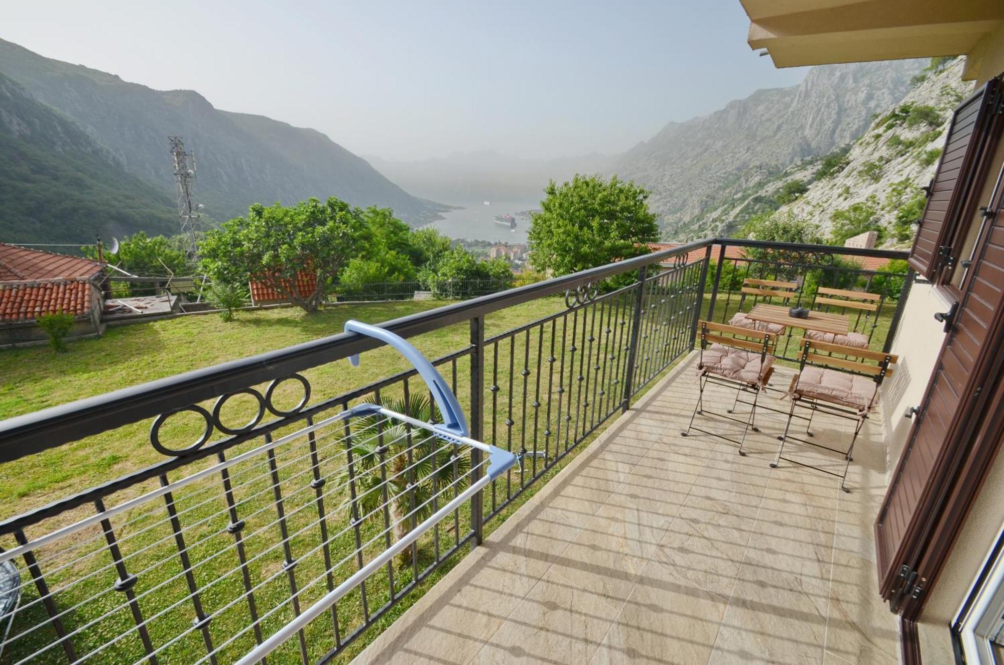 Apartments Orizzonte With Beautiful View Of The Bay Cattaro Esterno foto