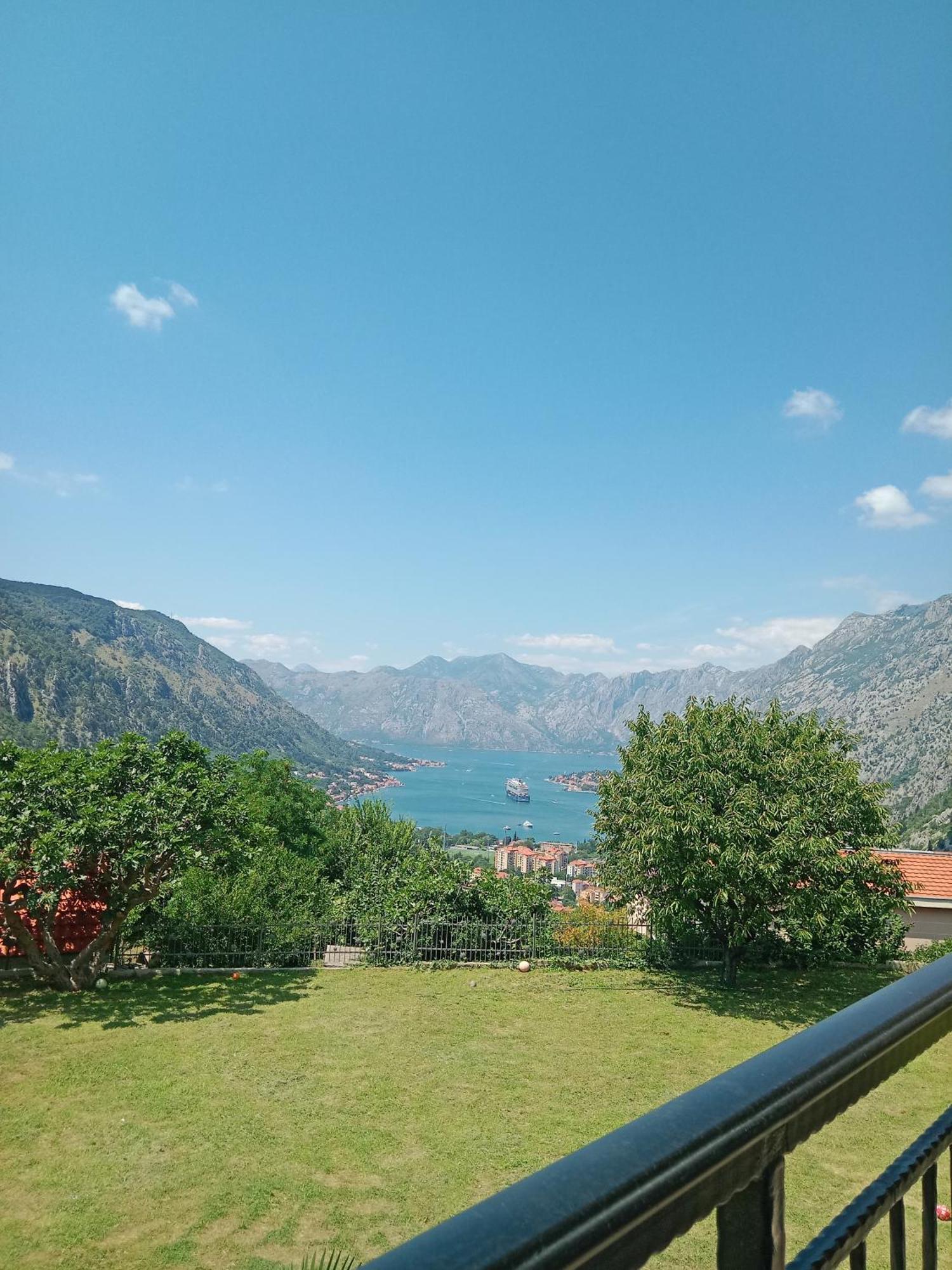 Apartments Orizzonte With Beautiful View Of The Bay Cattaro Esterno foto