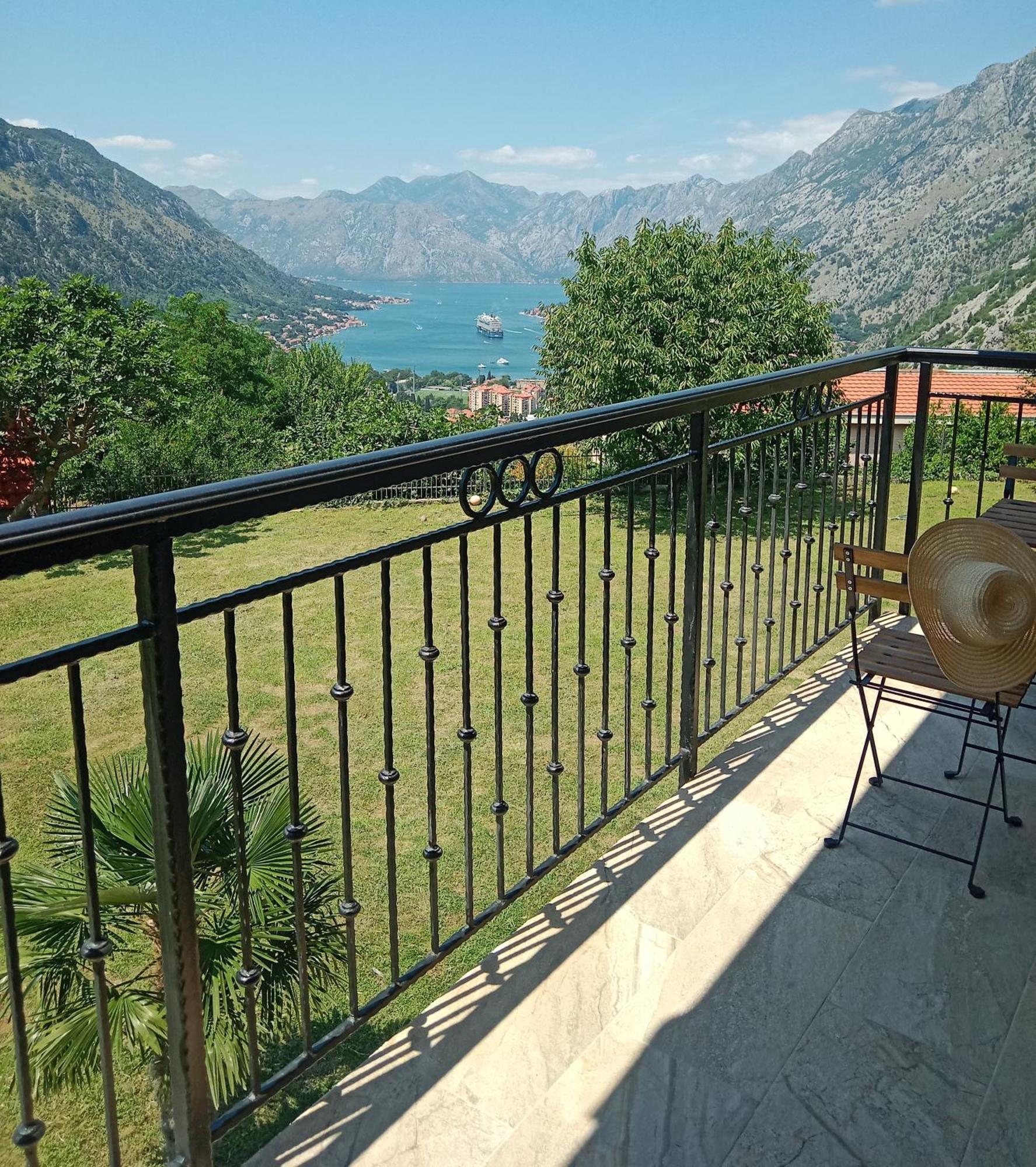 Apartments Orizzonte With Beautiful View Of The Bay Cattaro Esterno foto